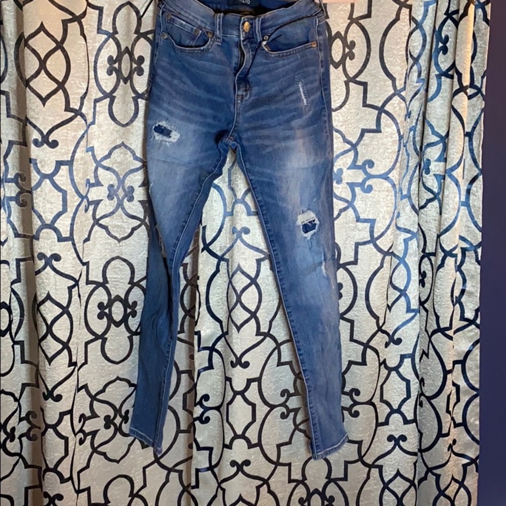 Skinny ripped jeans